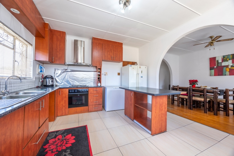 3 Bedroom Property for Sale in Peerless Park East Western Cape